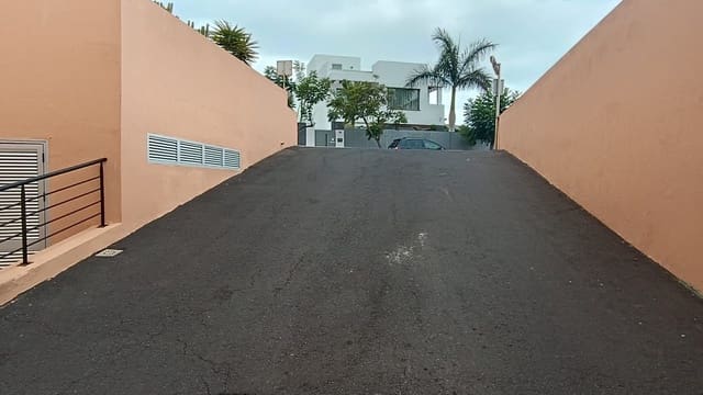 Garage til salg i Los Cristianos, Arona - € 45.000 (Ref: 9159253)