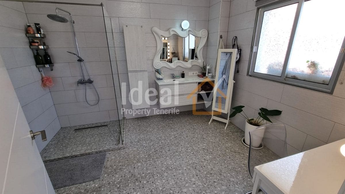 7 Zimmer Villa zu verkaufen in Adeje - 950.000 € (Ref: 9195261)