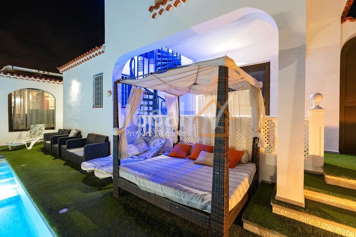 4 soveværelse Villa til salg i Amarilla Golf med swimmingpool garage - € 1.100.000 (Ref: 9208073)