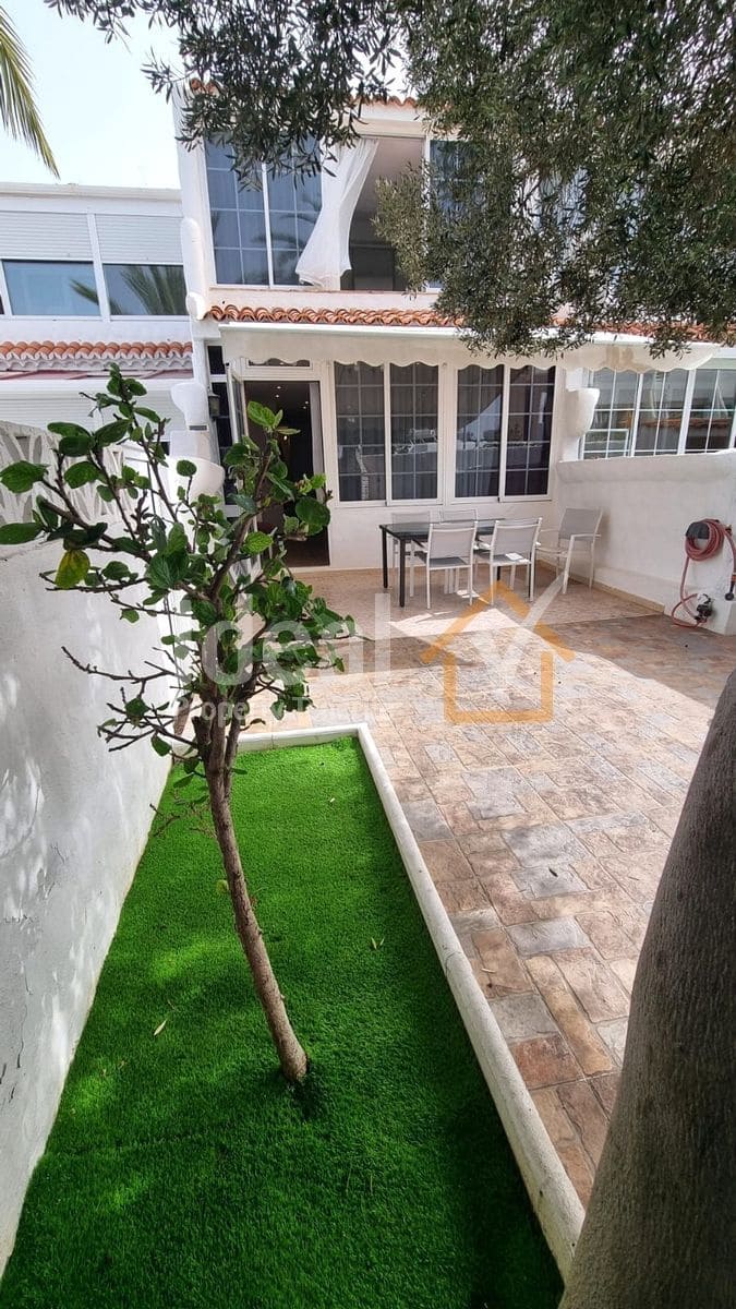 2 soveværelse Semi-Rækkehus til salg i Playa de las Americas med swimmingpool - € 600.000 (Ref: 9217024)