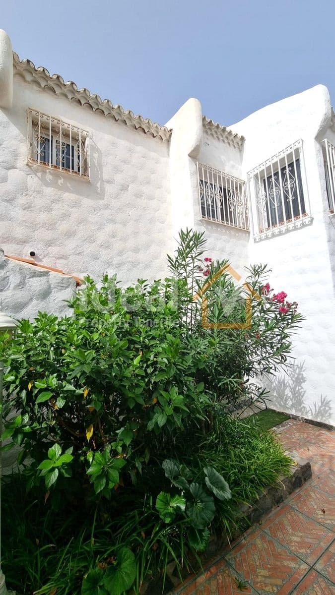 2 soveværelse Semi-Rækkehus til salg i Playa de las Americas med swimmingpool - € 600.000 (Ref: 9217024)