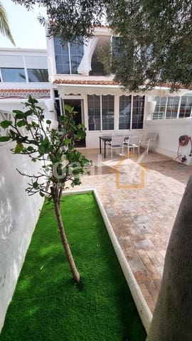 2 makuuhuone Paritalo myytävänä paikassa Playa de las Americas, Arona mukana uima-altaan - 600 000 € (Ref: 9217024)