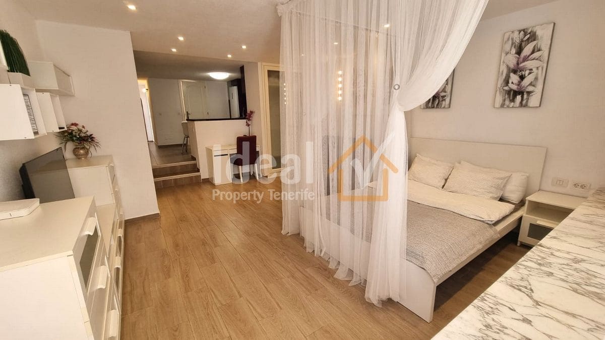 2 soveværelse Semi-Rækkehus til salg i Playa de las Americas med swimmingpool - € 600.000 (Ref: 9217024)