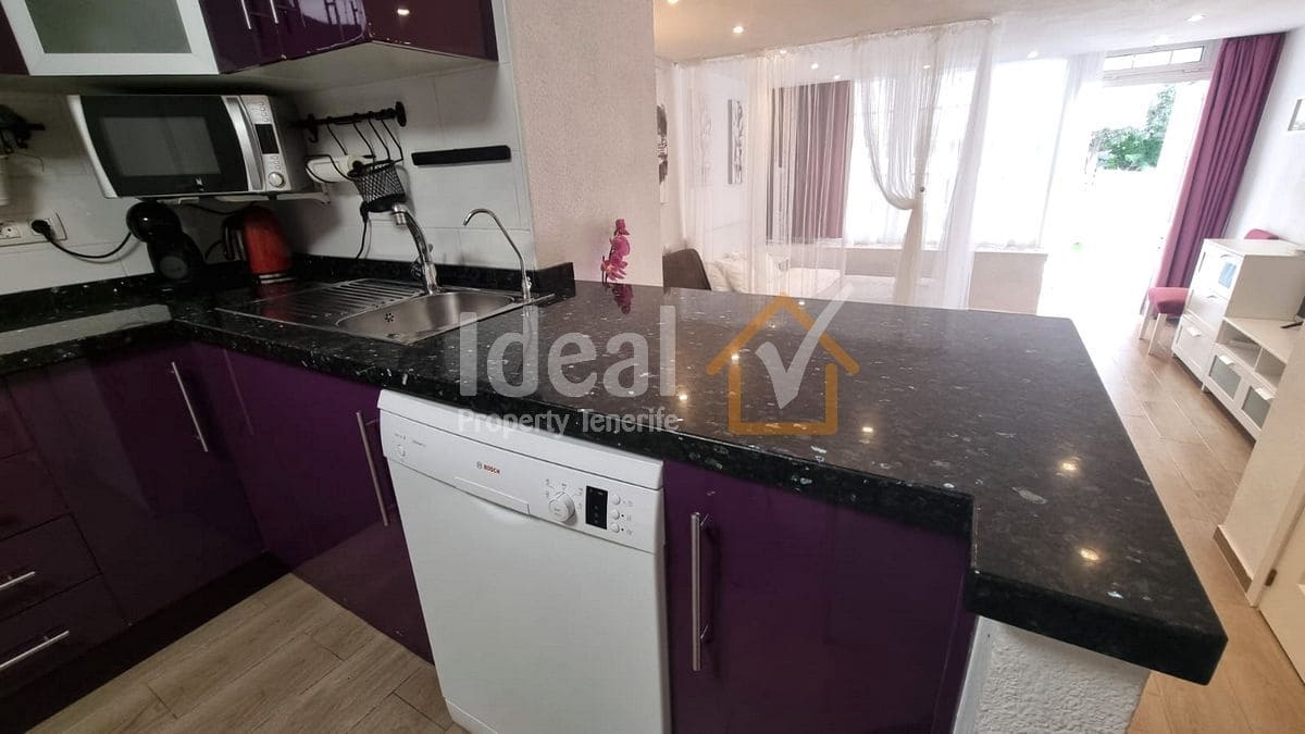 2 soveværelse Semi-Rækkehus til salg i Playa de las Americas med swimmingpool - € 600.000 (Ref: 9217024)