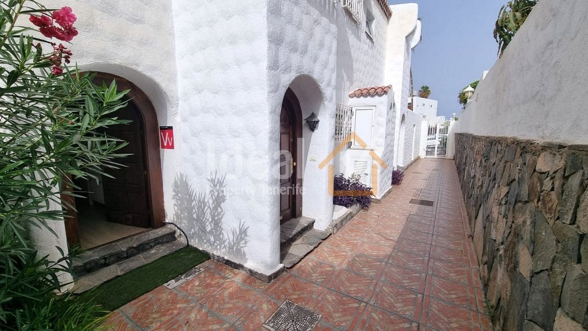 2 soveværelse Semi-Rækkehus til salg i Playa de las Americas med swimmingpool - € 600.000 (Ref: 9217024)