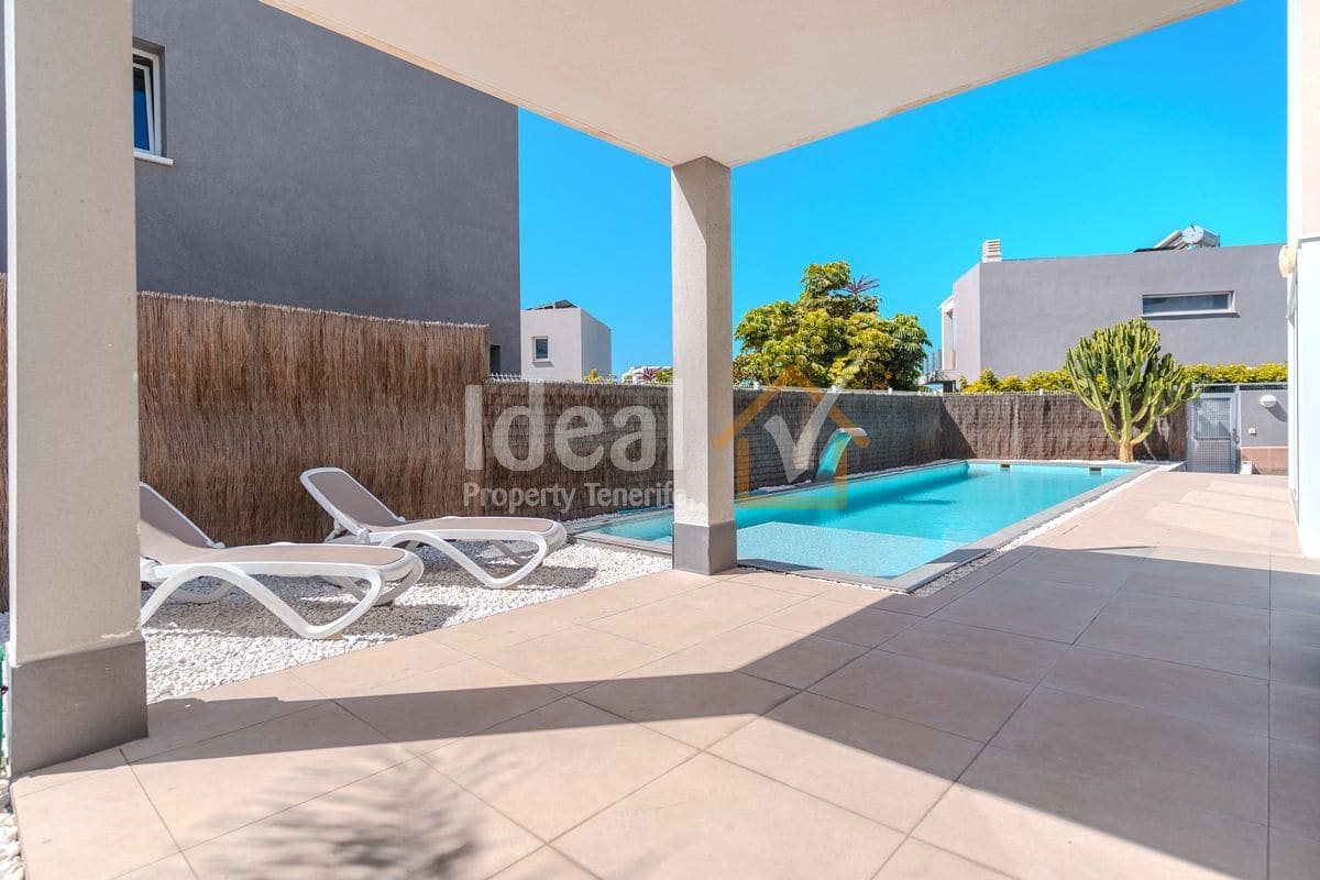 3 soveværelse Villa til salg i Playa Paraiso med swimmingpool - € 1.175.000 (Ref: 9232270)