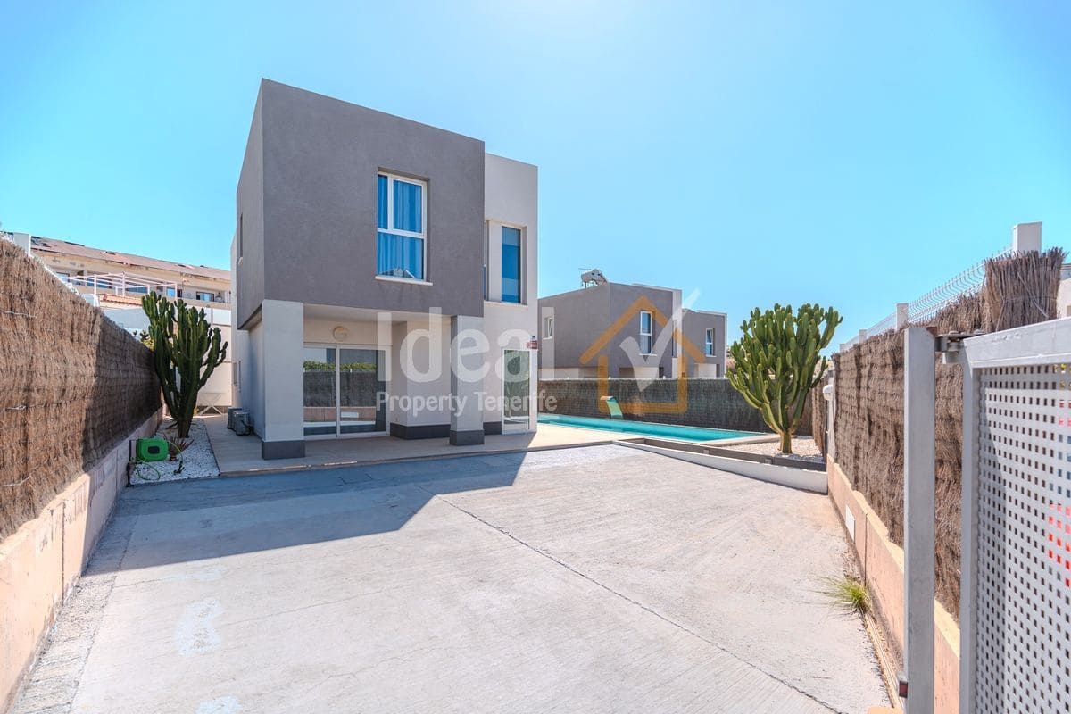 3 soveværelse Villa til salg i Playa Paraiso med swimmingpool - € 1.175.000 (Ref: 9232270)