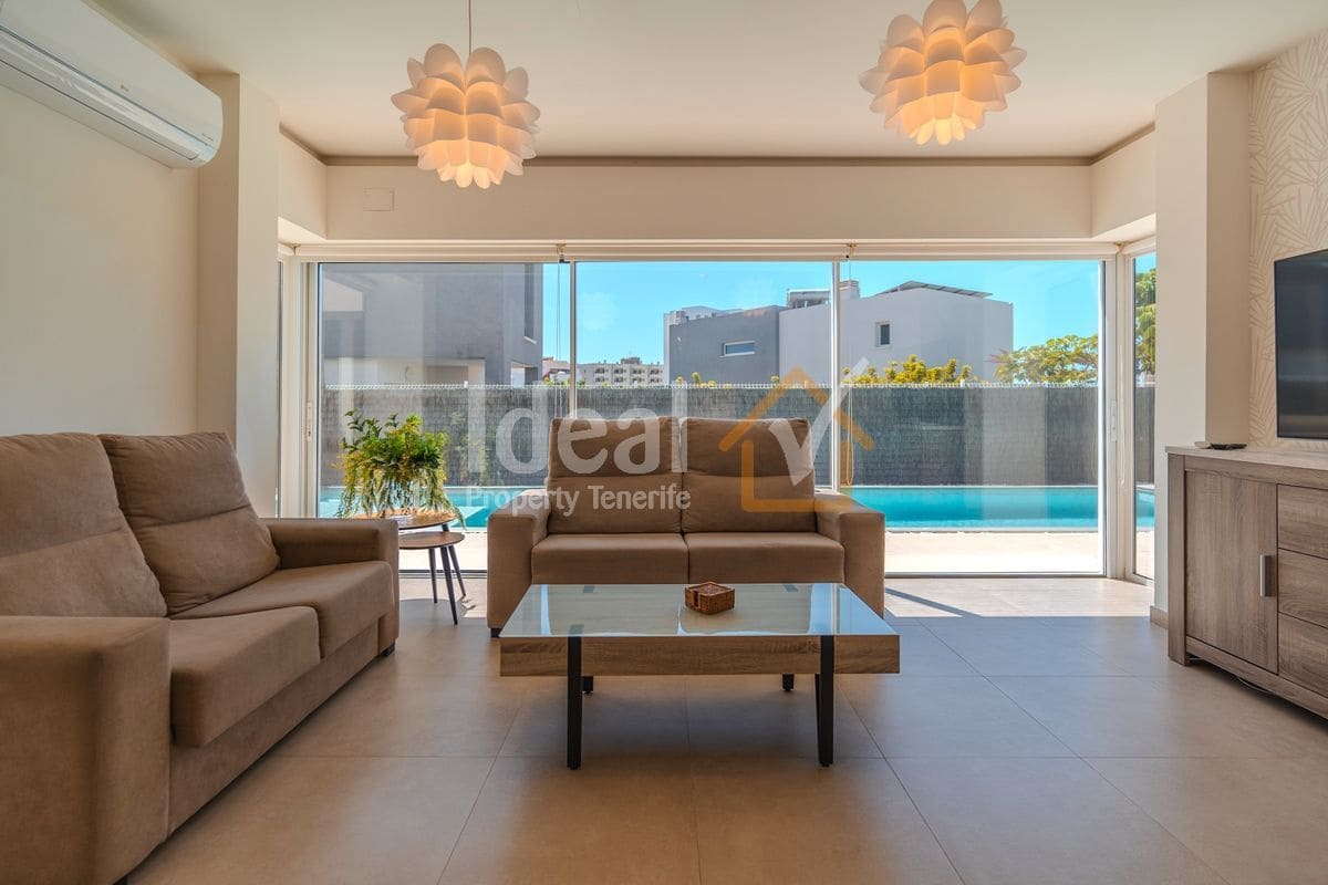 3 soveværelse Villa til salg i Playa Paraiso med swimmingpool - € 1.175.000 (Ref: 9232270)