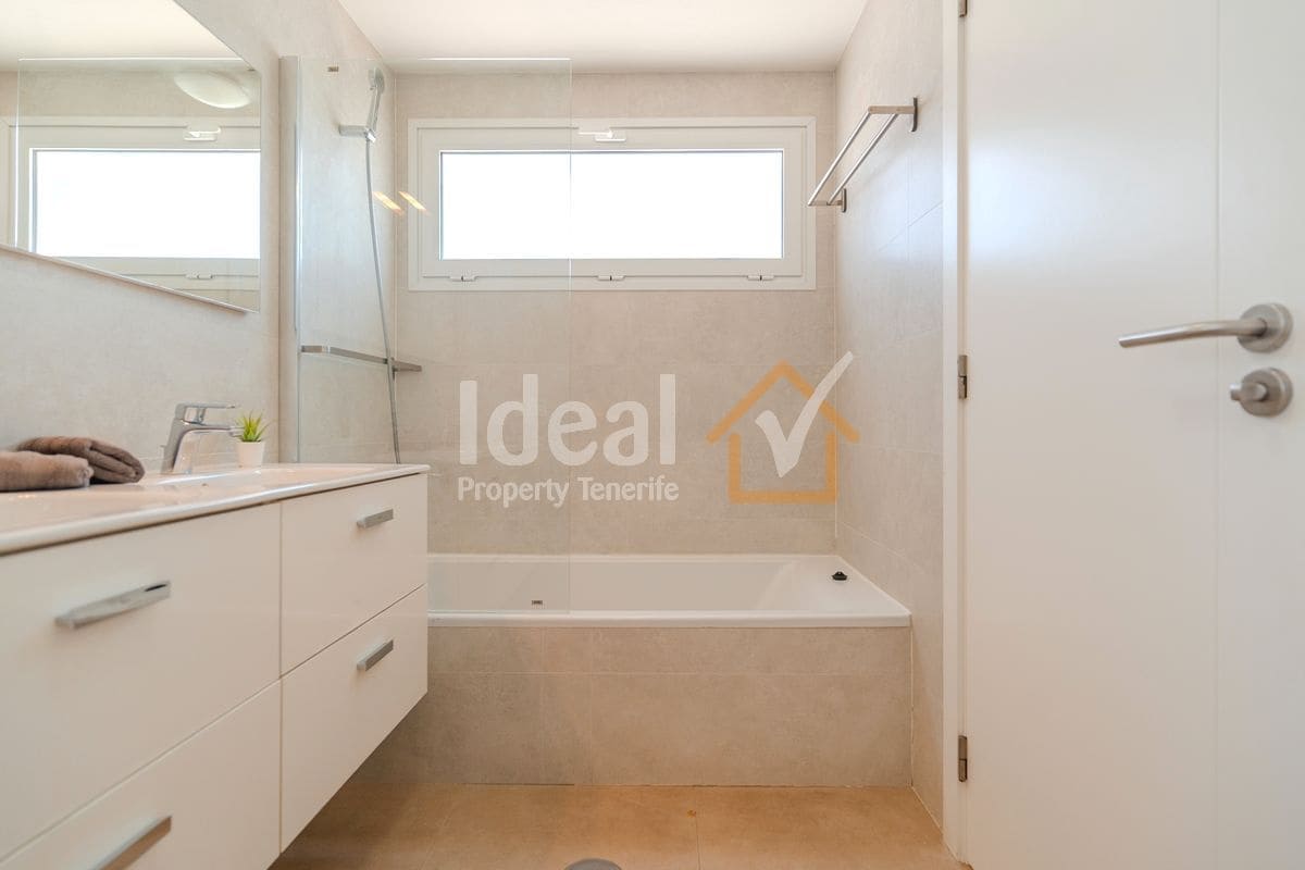 3 soveværelse Villa til salg i Playa Paraiso med swimmingpool - € 1.175.000 (Ref: 9232270)