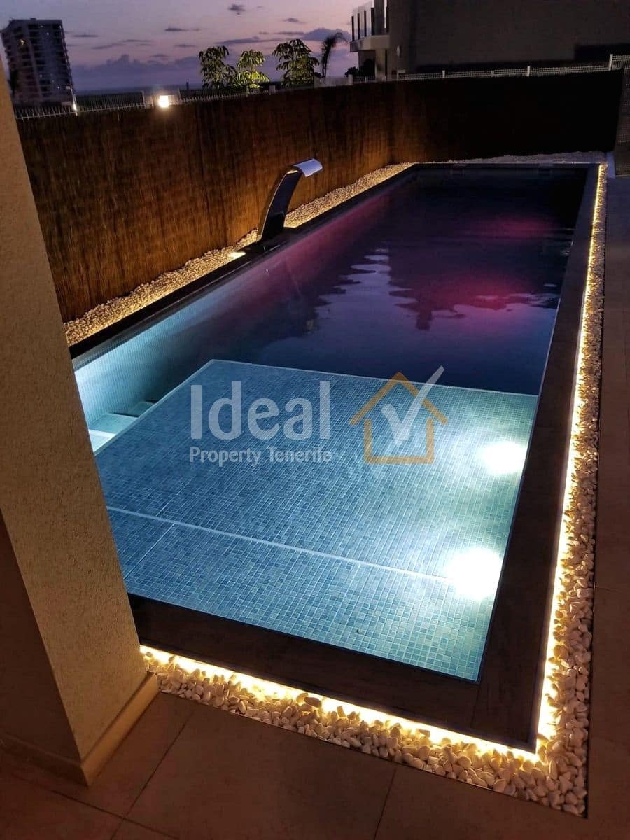 3 soveværelse Villa til salg i Playa Paraiso med swimmingpool - € 1.175.000 (Ref: 9232270)