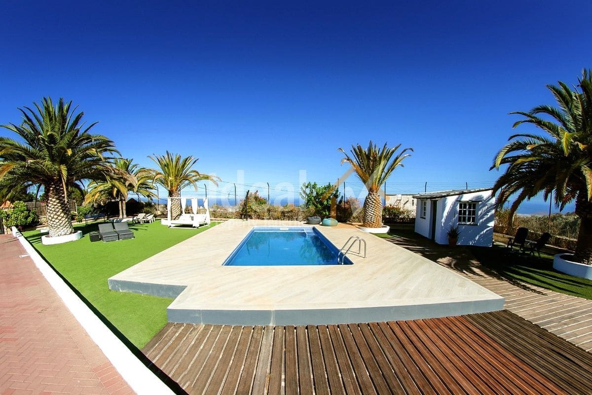 6 soveværelse Villa til salg i Granadilla de Abona med swimmingpool - € 795.000 (Ref: 9239587)