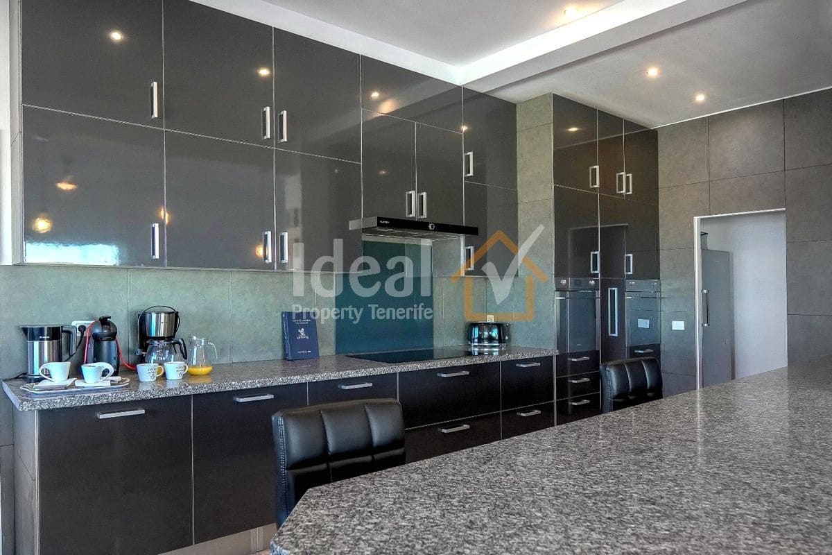 6 soveværelse Villa til salg i Granadilla de Abona med swimmingpool - € 795.000 (Ref: 9239587)