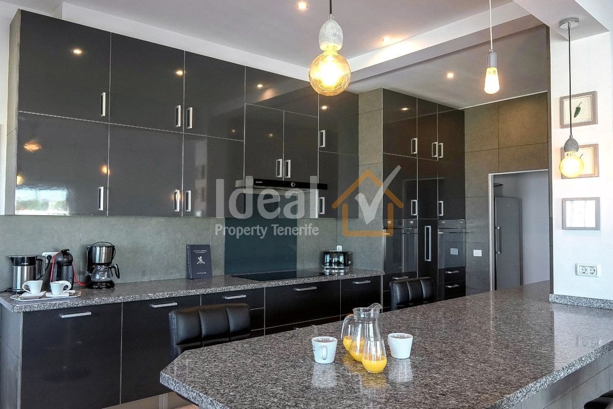 6 soveværelse Villa til salg i Granadilla de Abona med swimmingpool - € 795.000 (Ref: 9239587)