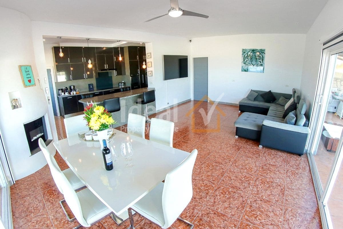 6 soveværelse Villa til salg i Granadilla de Abona med swimmingpool - € 795.000 (Ref: 9239587)