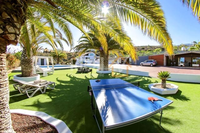 6 makuuhuone Huvila myytävänä paikassa Granadilla de Abona mukana uima-altaan - 795 000 € (Ref: 9239587)