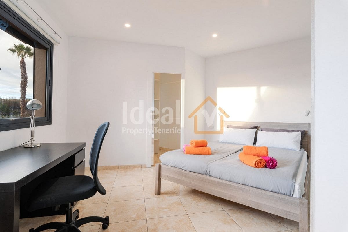 3 sovrum Semi-fristående Villa till salu i Playa del Duque med pool garage - 945 000 € (Ref: 9269158)