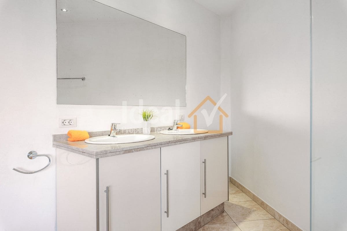 3 sovrum Semi-fristående Villa till salu i Playa del Duque med pool garage - 945 000 € (Ref: 9269158)