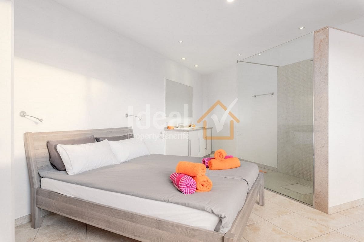 3 sovrum Semi-fristående Villa till salu i Playa del Duque med pool garage - 945 000 € (Ref: 9269158)