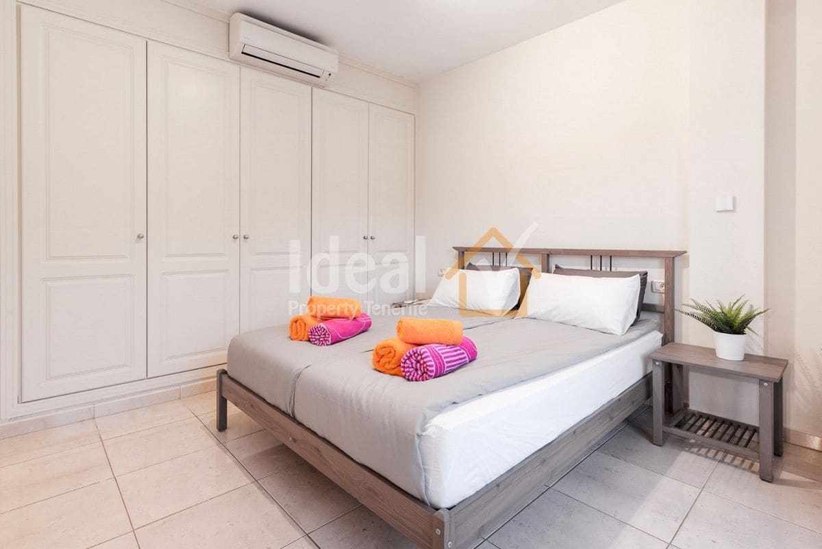 3 sovrum Semi-fristående Villa till salu i Playa del Duque med pool garage - 945 000 € (Ref: 9269158)