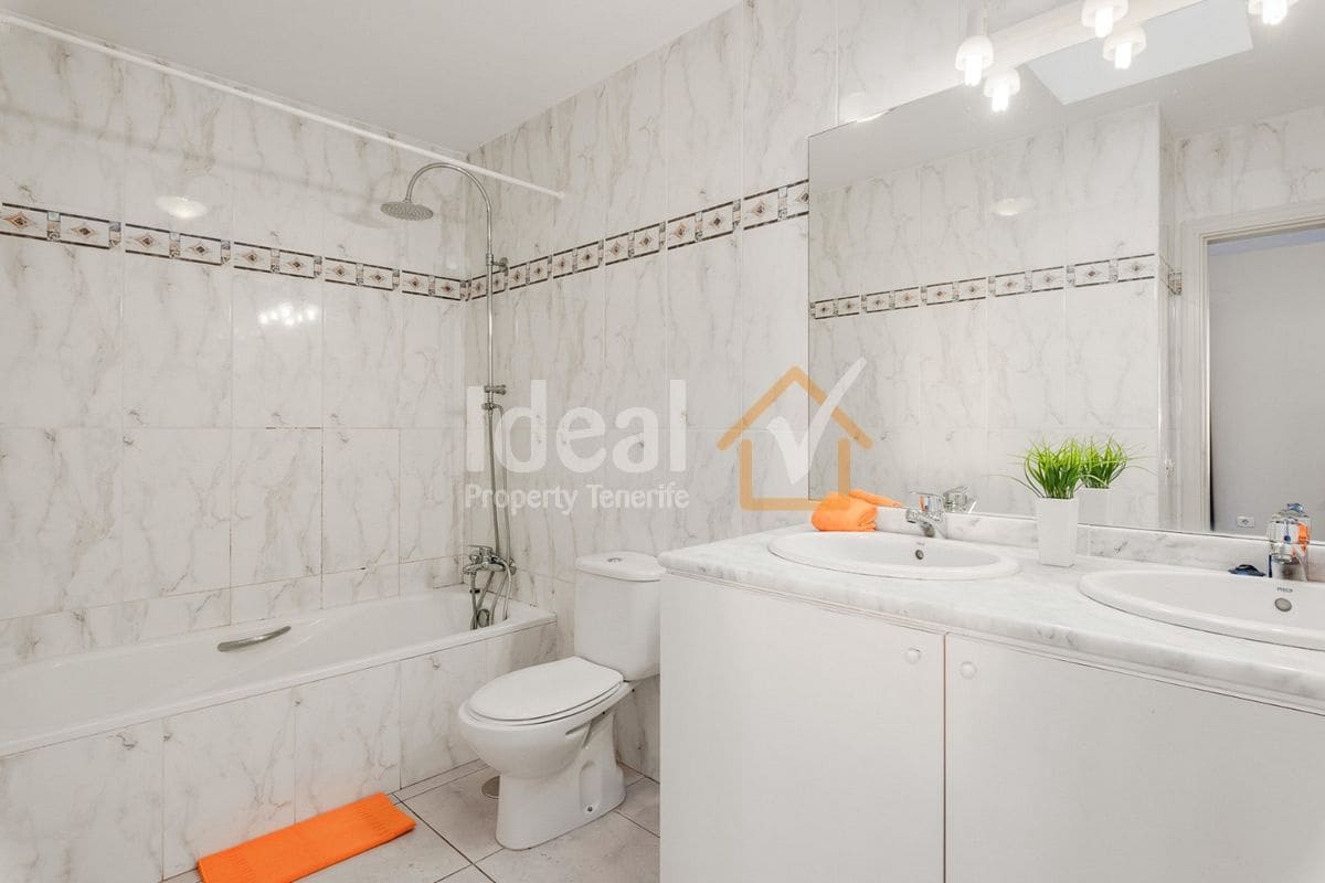 3 sovrum Semi-fristående Villa till salu i Playa del Duque med pool garage - 945 000 € (Ref: 9269158)