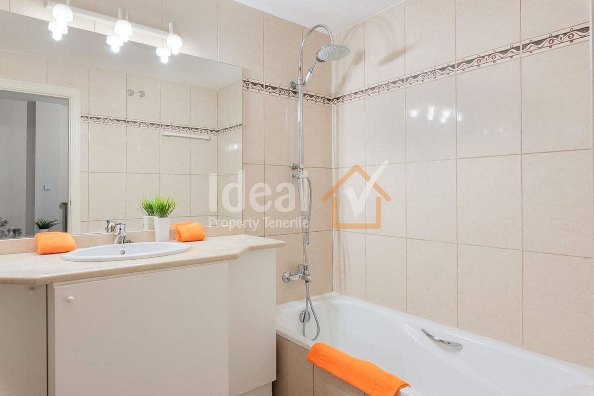 3 sovrum Semi-fristående Villa till salu i Playa del Duque med pool garage - 945 000 € (Ref: 9269158)