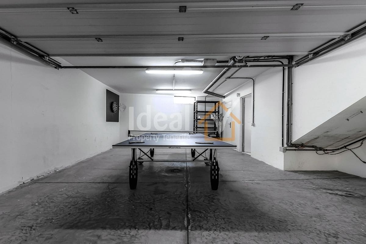 3 sovrum Semi-fristående Villa till salu i Playa del Duque med pool garage - 945 000 € (Ref: 9269158)