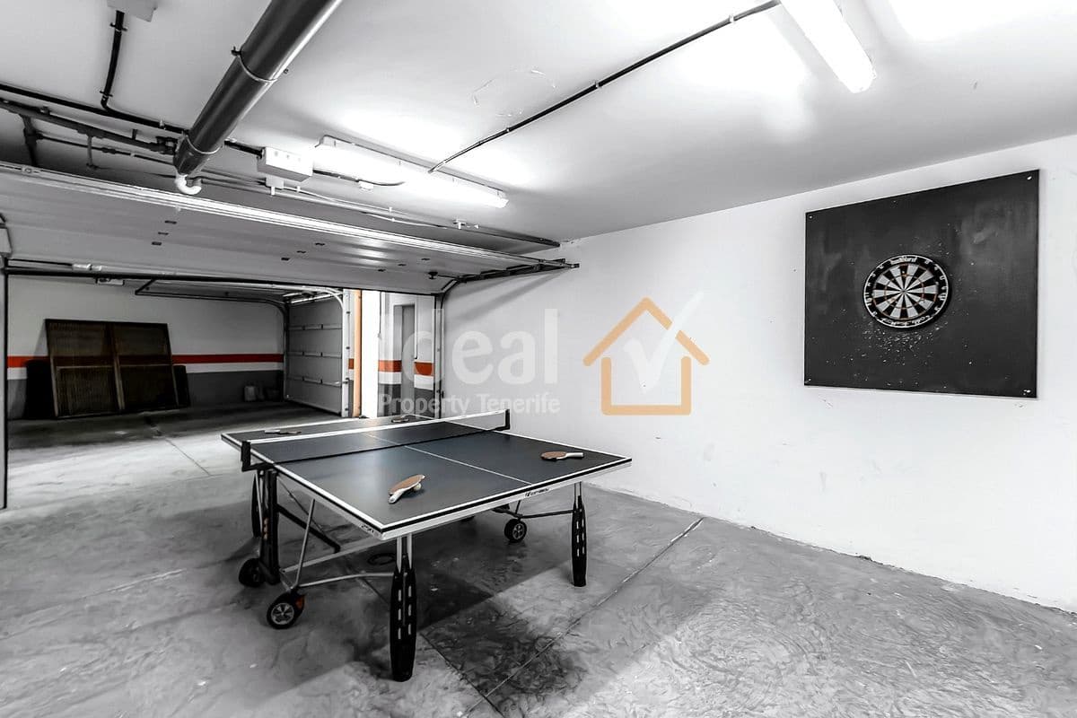 3 sovrum Semi-fristående Villa till salu i Playa del Duque med pool garage - 945 000 € (Ref: 9269158)