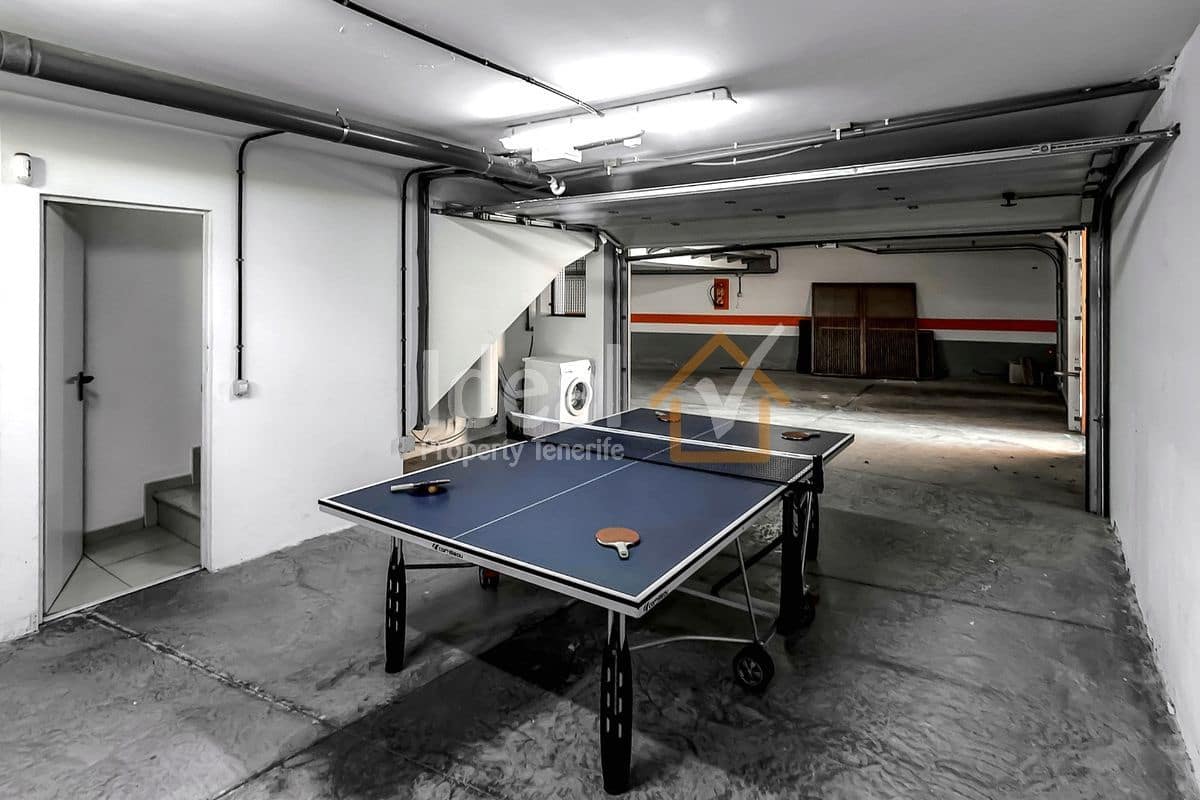 3 sovrum Semi-fristående Villa till salu i Playa del Duque med pool garage - 945 000 € (Ref: 9269158)