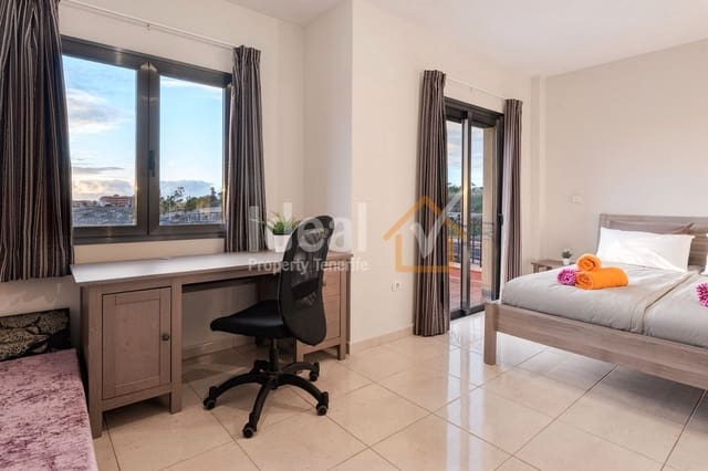 3 quarto Moradia Geminada para venda em Playa del Duque, Adeje com piscina garagem - 945 000 € (Ref: 9269158)