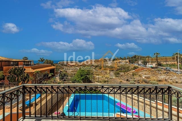 3 quarto Moradia Geminada para venda em Playa del Duque, Adeje com piscina garagem - 945 000 € (Ref: 9269158)