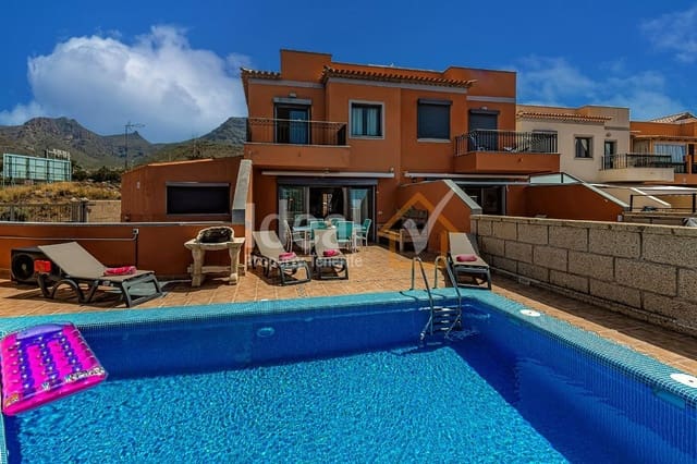 3 quarto Moradia Geminada para venda em Playa del Duque, Adeje com piscina garagem - 945 000 € (Ref: 9269158)