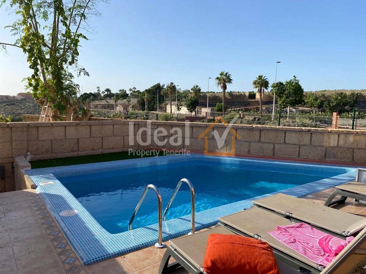 3 sovrum Semi-fristående Villa till salu i Playa del Duque med pool garage - 945 000 € (Ref: 9269158)