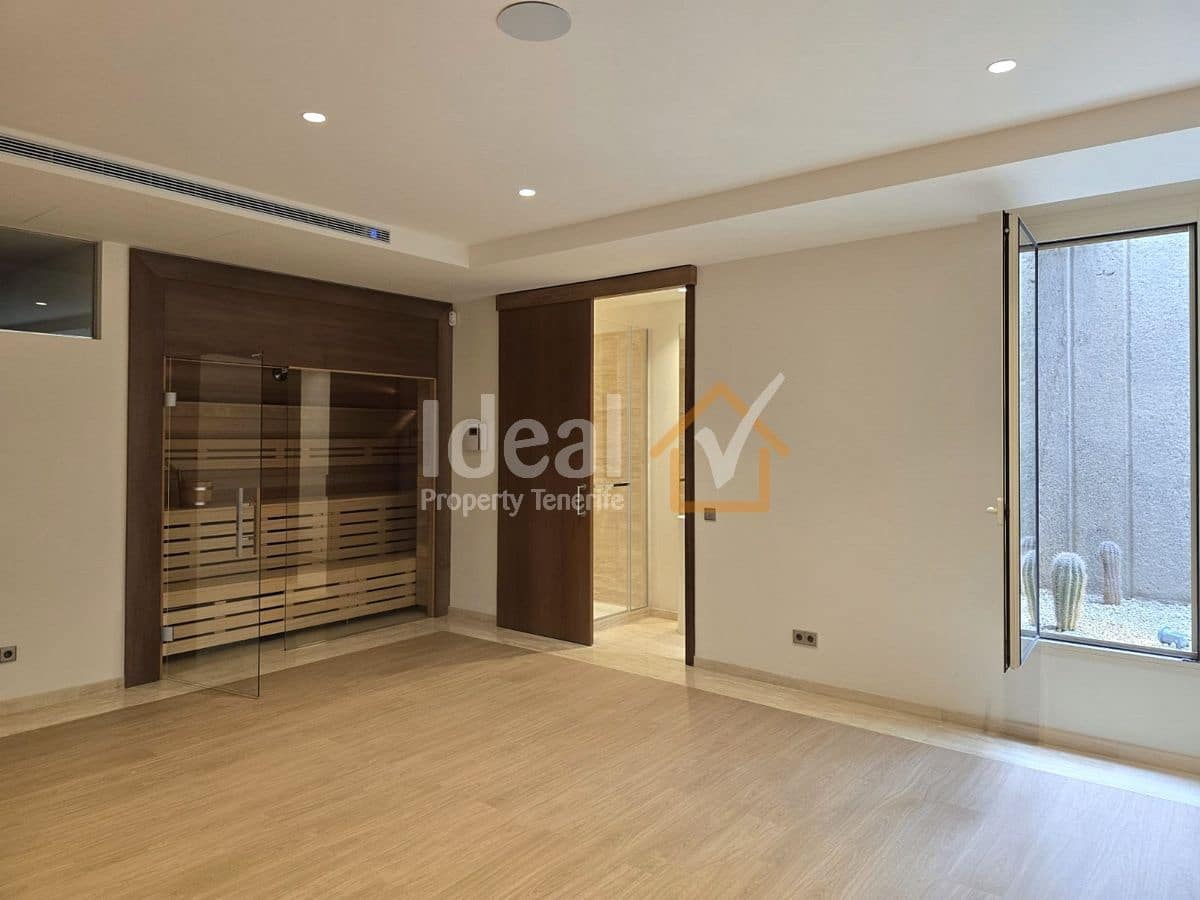 Chalet de 5 habitaciones en Costa Adeje en venta con piscina garaje - 3.950.000 € (Ref: 9334373)