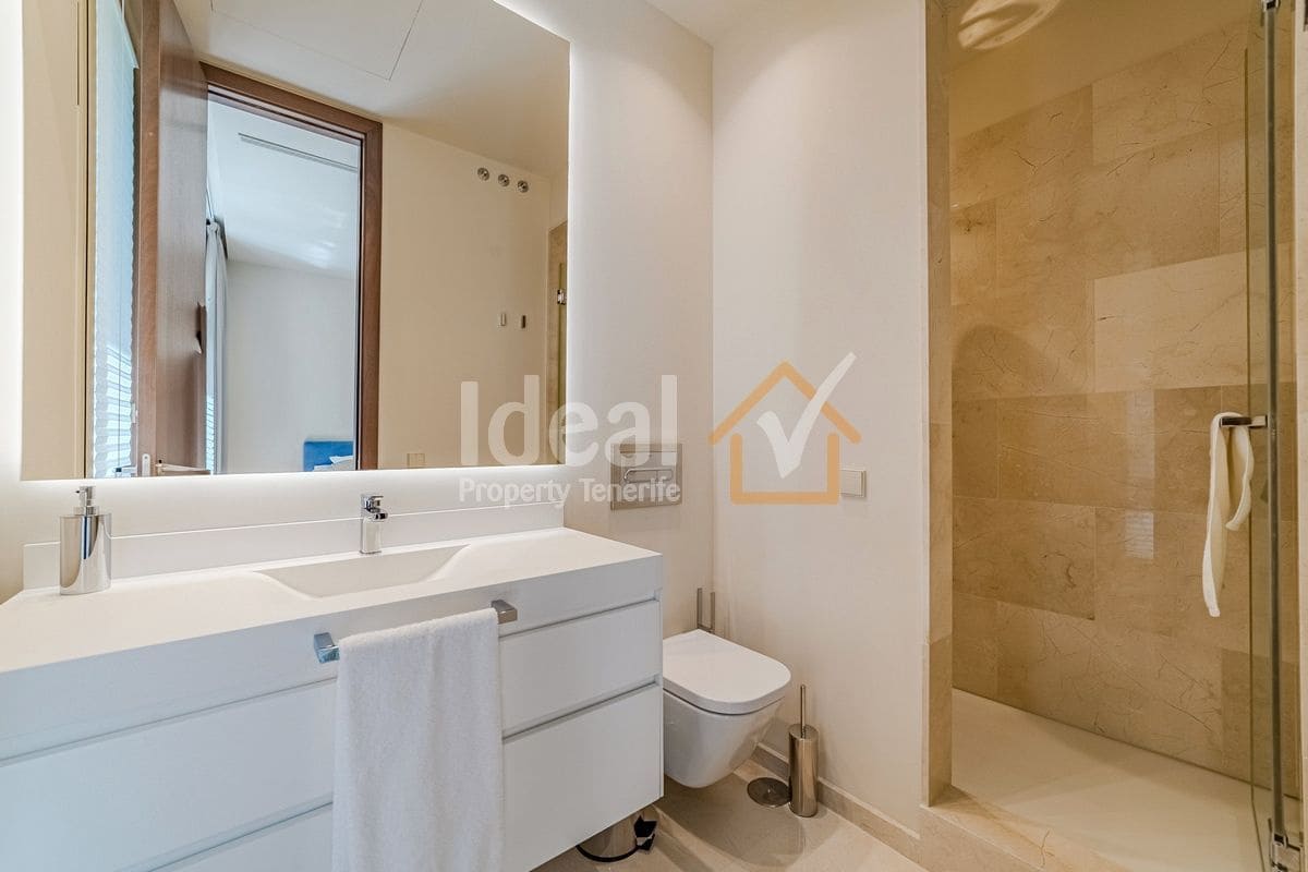 Chalet de 4 habitaciones en Playa de las Americas en venta con piscina - 3.250.000 € (Ref: 9334374)