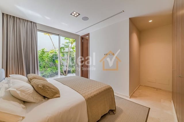 Chalet de 4 habitaciones en Playa de las Americas, Arona en venta con piscina - 3.250.000 € (Ref: 9334374)