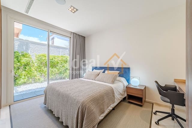 Chalet de 4 habitaciones en Playa de las Americas, Arona en venta con piscina - 3.250.000 € (Ref: 9334374)