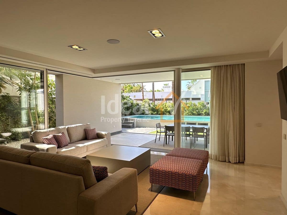 Chalet de 4 habitaciones en Playa de las Americas en venta con piscina - 3.250.000 € (Ref: 9334374)