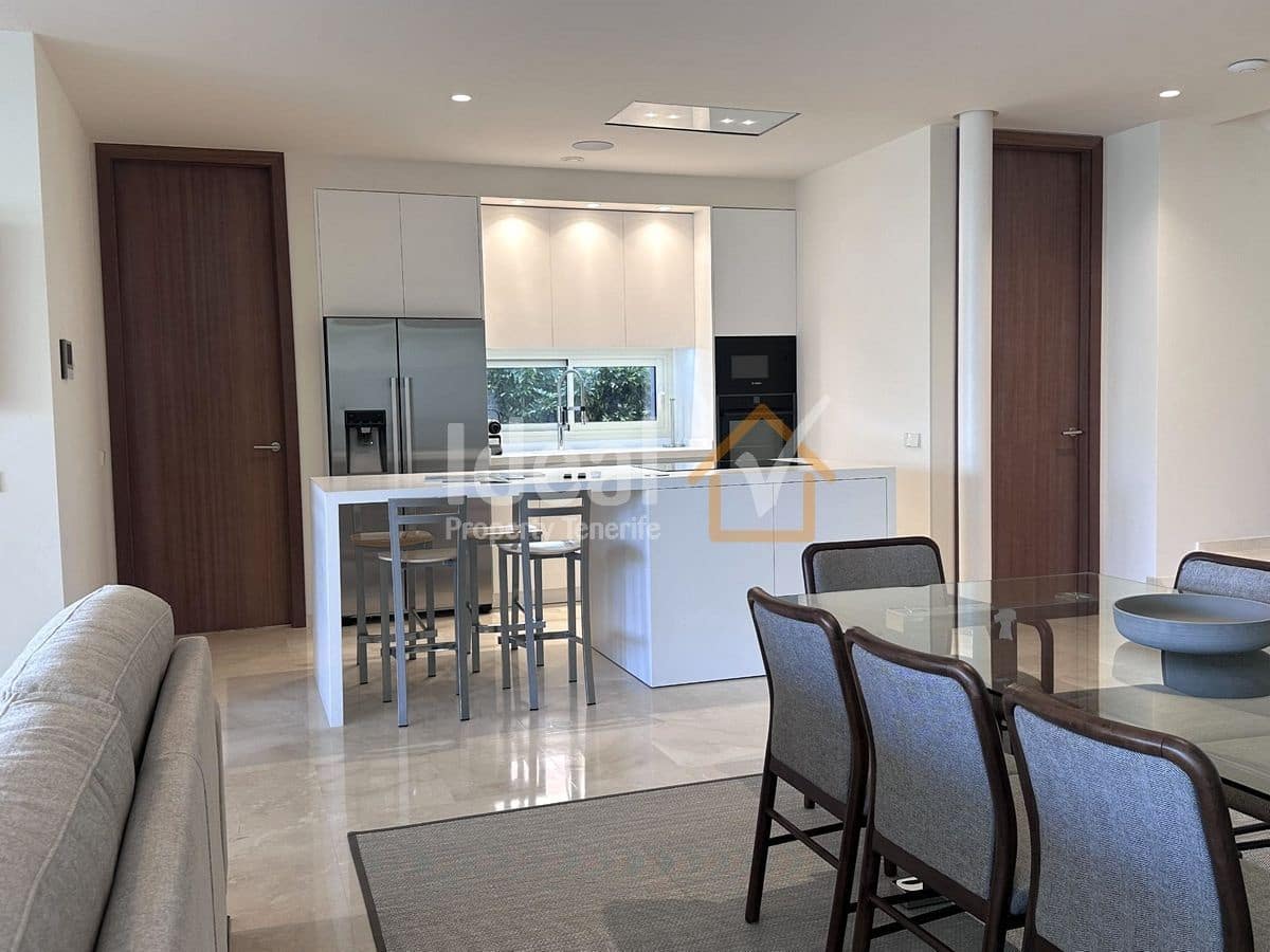 Chalet de 4 habitaciones en Playa de las Americas en venta con piscina - 3.250.000 € (Ref: 9334374)