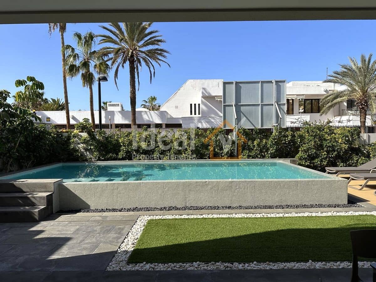 Chalet de 4 habitaciones en Playa de las Americas en venta con piscina - 3.250.000 € (Ref: 9334374)