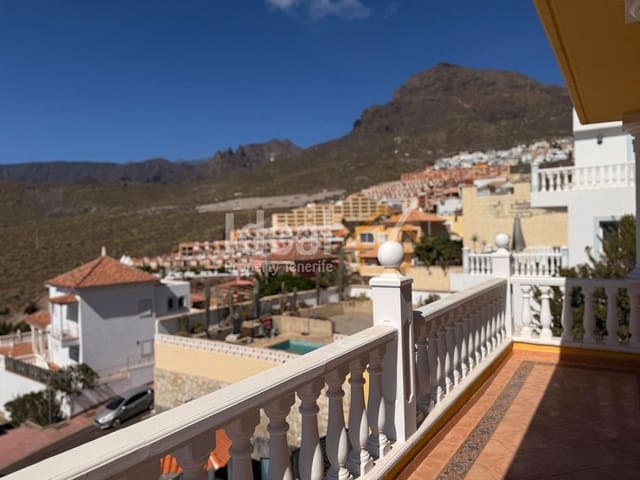 6 bedroom Villa for sale in Torviscas, Adeje with pool garage - € 1,990,000 (Ref: 9337517)