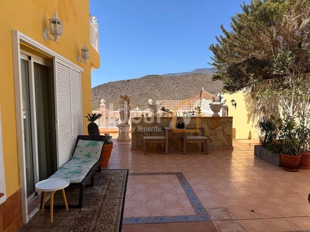 6 bedroom Villa for sale in Torviscas, Adeje with pool garage - € 1,990,000 (Ref: 9337517)