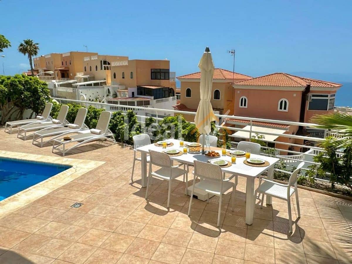 4 makuuhuone Huvila myytävänä paikassa Costa Adeje mukana uima-altaan 
autotalli - 1 800 000 € (Ref: 9355509)