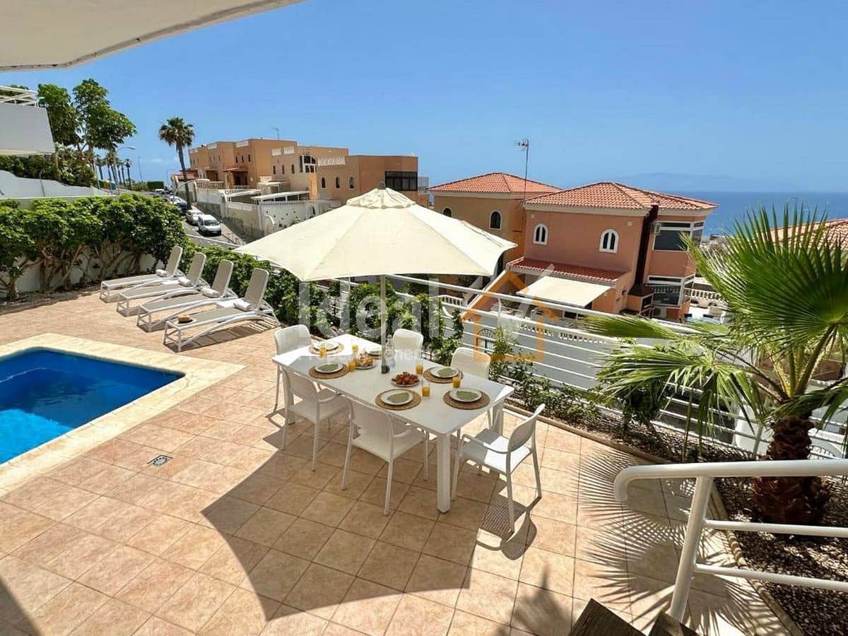 4 makuuhuone Huvila myytävänä paikassa Costa Adeje mukana uima-altaan 
autotalli - 1 800 000 € (Ref: 9355509)