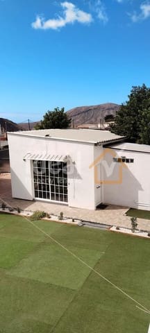 5 soveværelse Villa til salg i Buzanada, Arona - € 580.000 (Ref: 9378721)