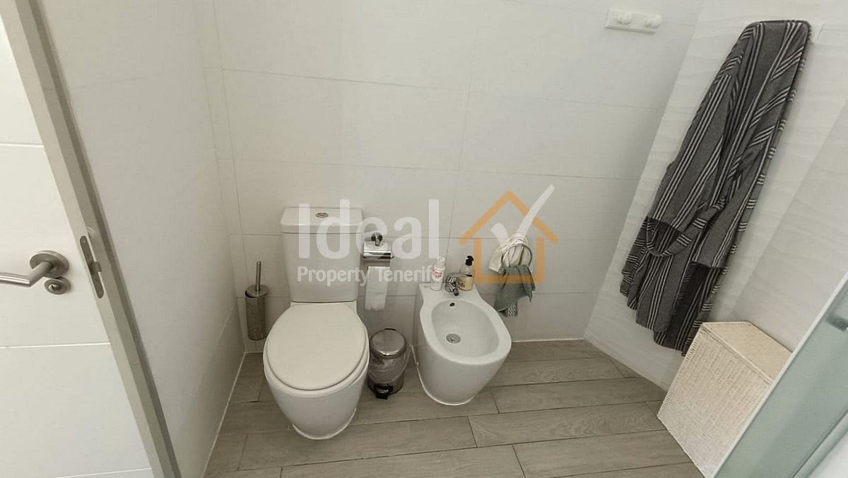 2 soverom Leilighet til salgs i Playa Paraiso med svømmebasseng garasje - € 455 000 (Ref: 9448594)