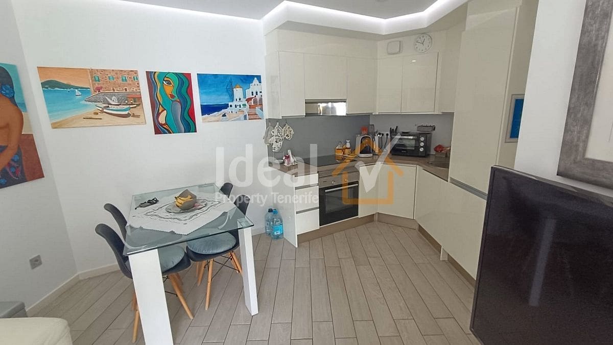 2 soverom Leilighet til salgs i Playa Paraiso med svømmebasseng garasje - € 455 000 (Ref: 9448594)