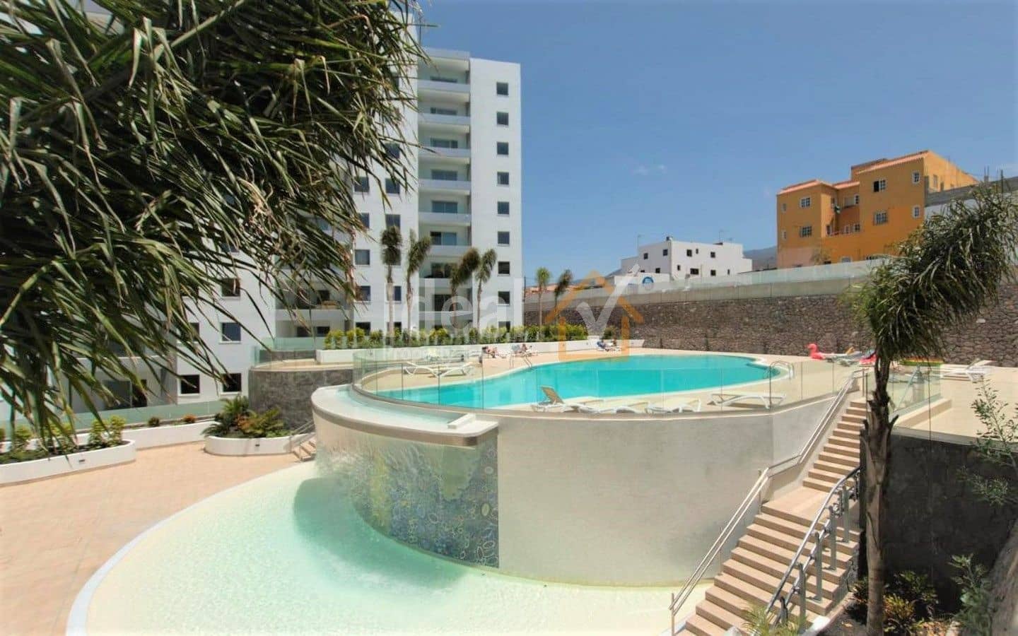 2 soverom Leilighet til salgs i Playa Paraiso med svømmebasseng garasje - € 455 000 (Ref: 9448594)