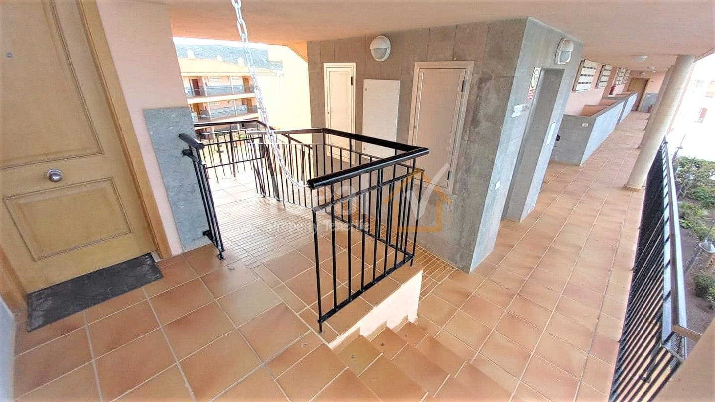 Apartamento de 1 habitación en Los Cristianos en venta con piscina garaje - 285.000 € (Ref: 9448595)