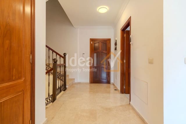 Casa de 3 habitaciones en Costa Adeje, Adeje en venta con piscina garaje - 1.280.000 € (Ref: 9451604)