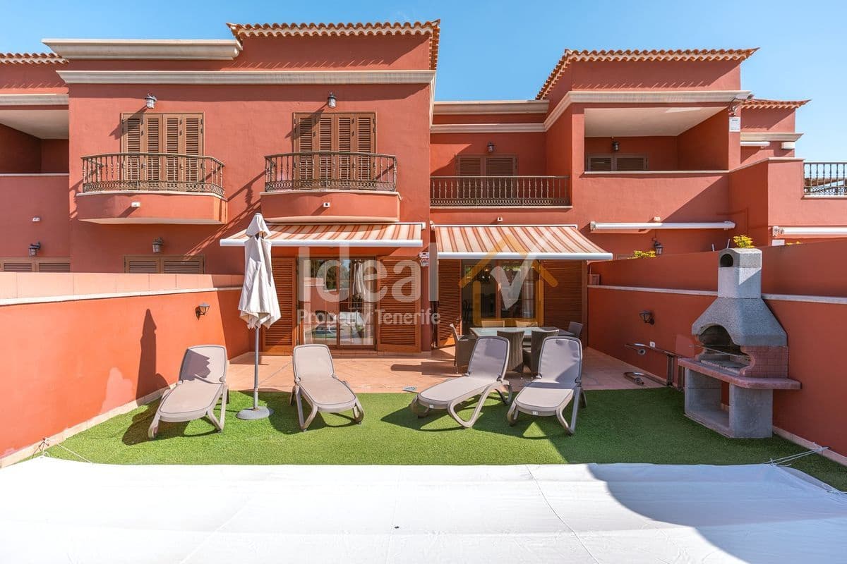 3 soveværelse Byhus til salg i Costa Adeje med swimmingpool garage - € 1.280.000 (Ref: 9451604)